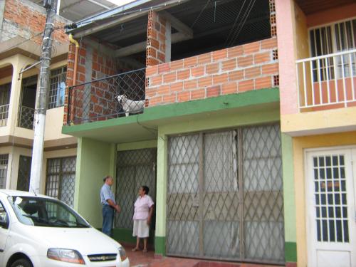 VENDO CASA URBANIZACION LOS REMANSOS EXCELENTE PRECIO
