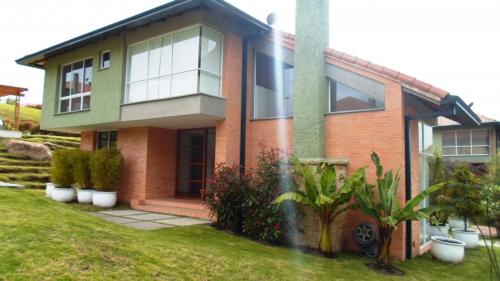 HERMOS CASA EN LA CALERA  MACADAMIA