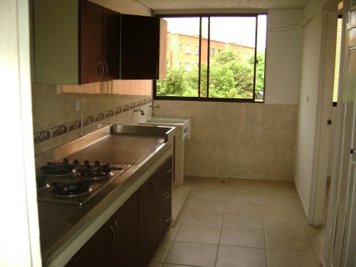 VENDO AMPLIO APTO SEGURO Y CERCA DE TODO AL SUR DE CALI