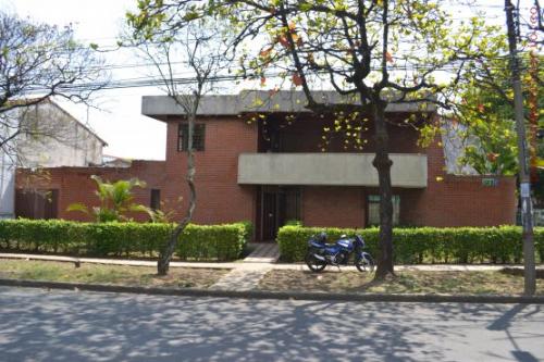 CASA ESQUINERA EN PRADOS DEL NORTE