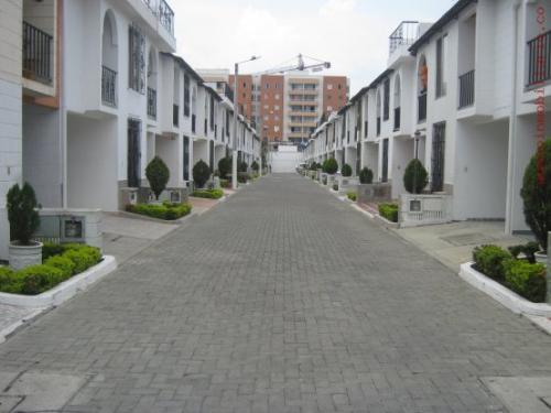 CASA EN CIUDADELA COMFANDI EN CONDOMINIO