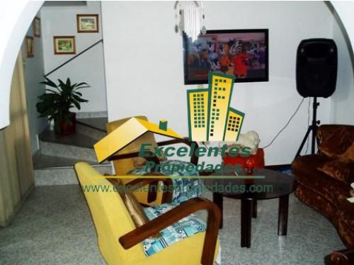 Se vende excelente apto Dúplex en Calasanz (3CA727)