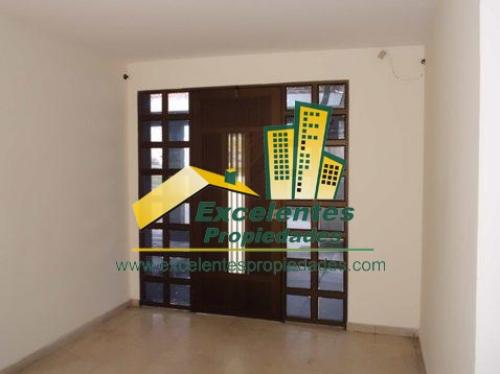 Se vende excelente casa en Robledo  (3RO734)