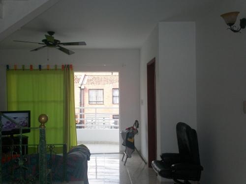 VENDO ATRACTIVA CASA   AMPLIOS Y GENEROSOS ESPACIOS EN EL VALLE DEL LILI