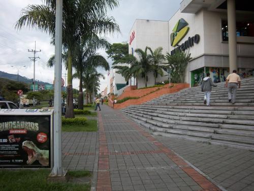 LOCAL EN UNICENTRO PEREIRA