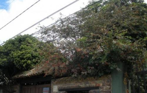 casa construida 1985..chia usos del suelo multiplex centro historico..