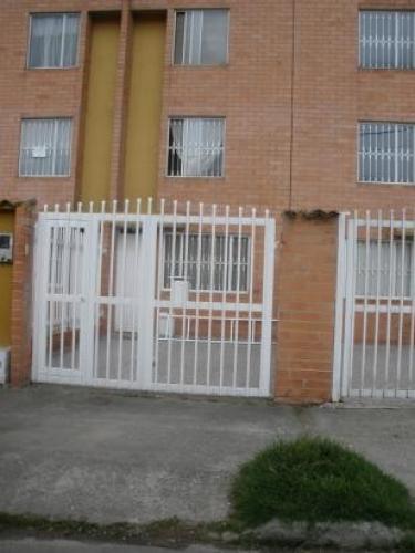 casa chia 3 niveles g a n g a 3 cuadras abajo del centro historico