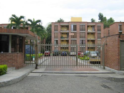 Vendo Apartamento en Conjunto Residencial cerca a Multicentro