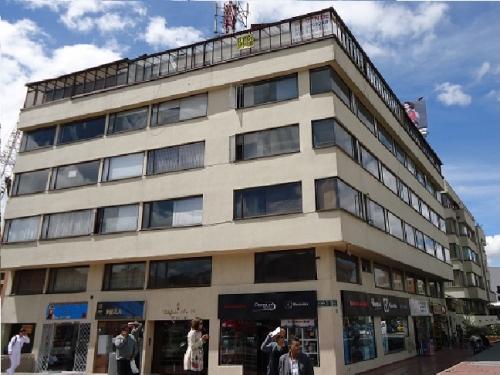Apartamento en la calle 127 con Av. 19.  Barrio Santa Barbara Occidente.
