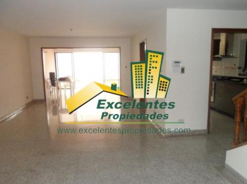 Se vende buenísima casa en conquistadores (3co856)
