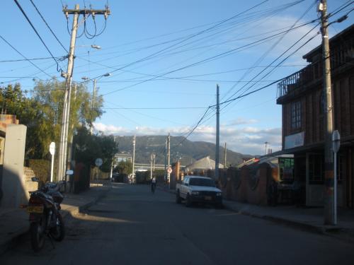 CASA LOTE AL LADO CODENSA A DOS CUADRAS DE LA VARIANTE 