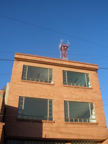 EDIFICIO DE BODEGA + OFICINA+ APARTAMENTOS CENTRAL VARIANTE 