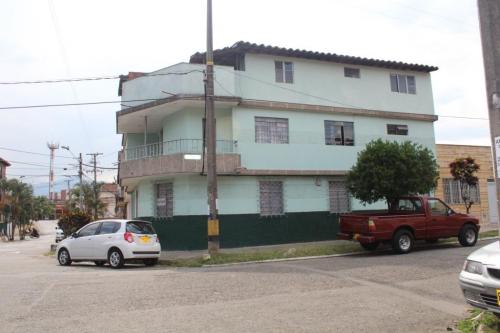 Venta de esquina con 3 casas en Aranjuez San Cayetano