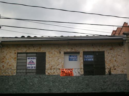 VENDO CASA LAURELES 2do PISO CON AIRE