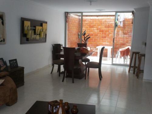 LINDA CASA DOS NIVELES CONDOMINIO SECTOR LA HACIENDA – SUR DE CALI
