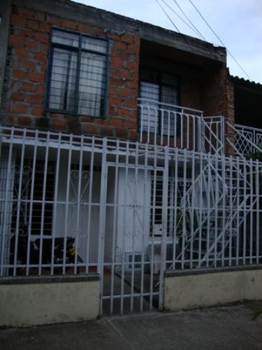 VENDO CASA DOS PISOS INDEPENDIENTES Y PLANCHA PARA FUTURA AMPLIACION