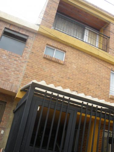 CASA DE 3 PISOS, SECTOR PARMALAC CENTRAL LINDA CONJUNTO ABIERTO