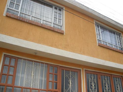 CASA CHIA  CON 4 APARTAMENTOS INDEPENDIENTES + GARAJE INTERNO 