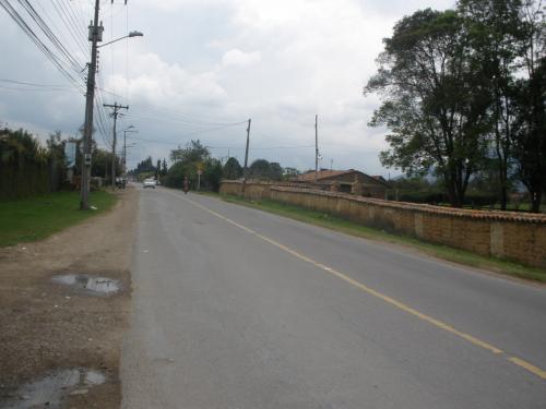 LOTE 1000 METROS VIA GUAYMARAL DENTRO DE CONJUNTO CAMPESTRE  CERCA A CENTRO COMERCIAL 