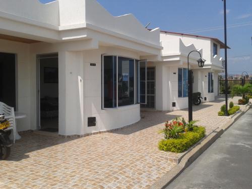 Vendo Hermosa Casa en Conjunto Cerrado Flandes Tolima