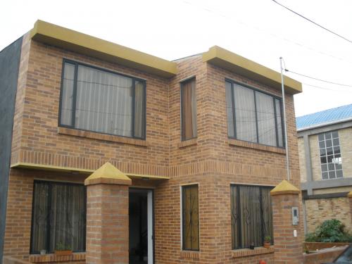 CASA SIATA CHIA PARA TERMINAR PISOS Y CLOCERS GANGA 195 Metros 