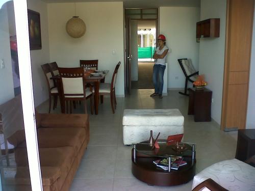 SE VENDE LINDO APARTAMENTO CERCA A LOS NUEVOS CENTROS COMERCIALES DE IBAGUE