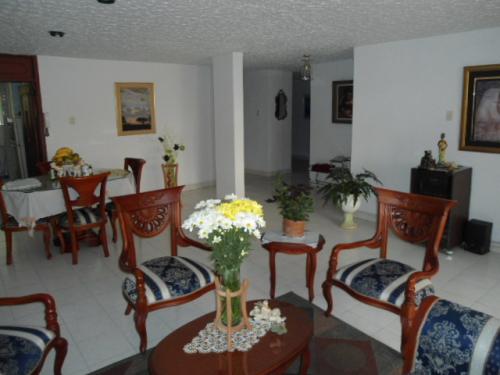 Apto. muy grande en la 30 de agosto, precio fenomenal