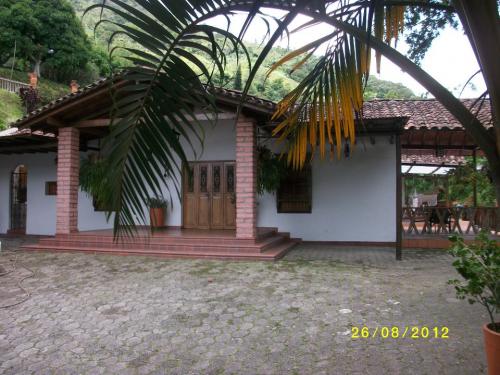 VENDO EXCELENTE FINCA BARBOSA EL HATILLO
