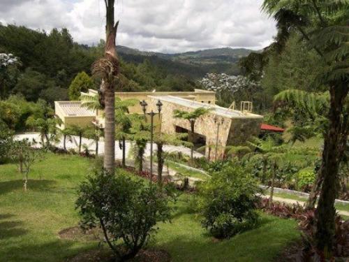 EXPECTACULAR FINCA ALTOS DE LA FE