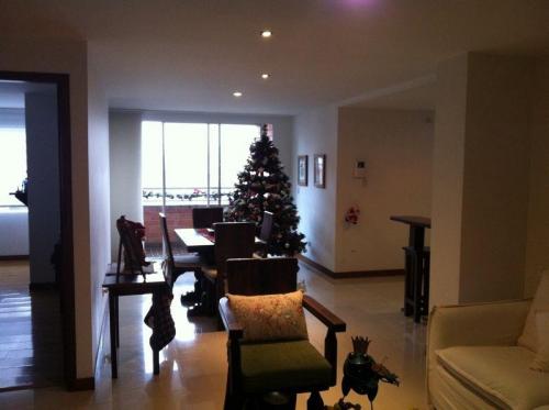 VENDO HERMOSO APTO. BARRIO LAURELES- EXCELENTE UBICACION