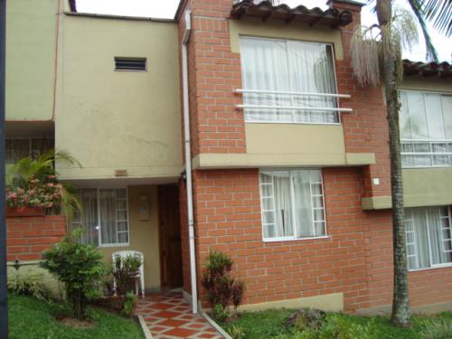 CASA EXCELENTEMENTE UBICADA- CERCA AL CC. MAYORCA