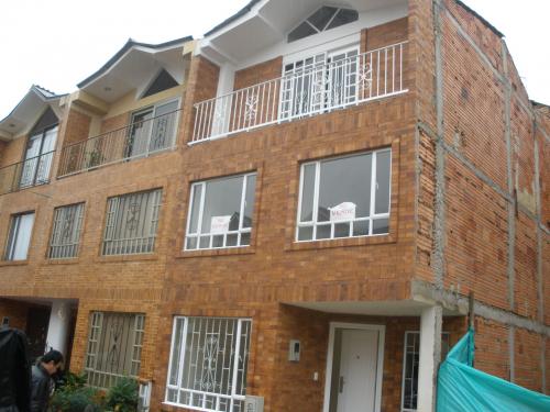 CASA CONJUNTO PARA ESTRENAR  A MEDIA CUADRA DE AVENIDA CHILACOS BARRIO SAN MIGUEL