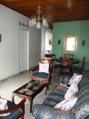 Vendo Casa en Santa Clara a 2 cuadras del cañaveral, al lado del recreo