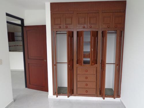 Vendo Casa de Tres Pisos con renta en Hacienda Piedrapintada