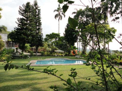 Vendo finca en tablones a 15 minutos de palmira para recreo o agricultura