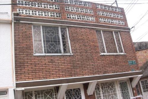 VENTA CASA CON RENTA