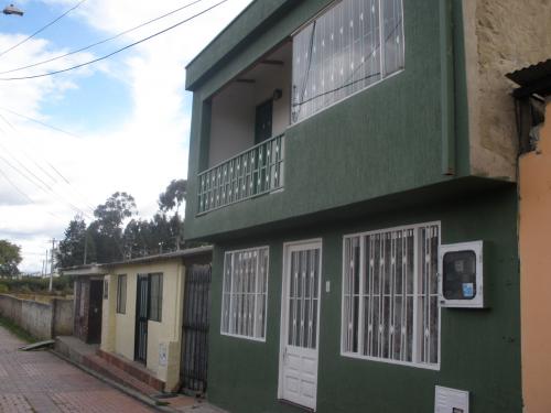 CASA 2 PISOS + UNA CASA PREFABRICADA  VIA CHIA-COTA EN UN LOTE DE 7 x 35CASA VIA CHIA-COTA EN UN LOTE DE 7 x 35