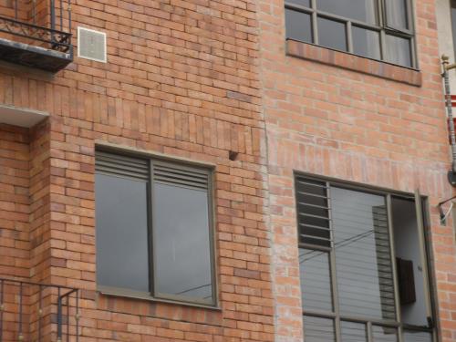 ESTRENAR 2 APTOS. (1PISO Y 2 PISO) BARRIO STA LUCIA SECTOR ANDRES CARNE DE RES 