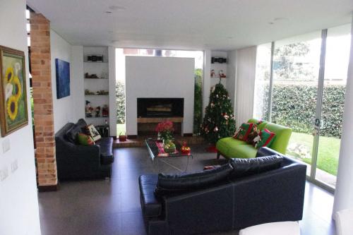 CASA CONJUNTO HERMOSA CHIA BBQ,CHIMENEA,JARDINES, LOTE 530 Metros 