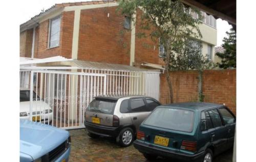 casa rentando  ibaro esquinera+++ lote adicional= 2 plantas + altillo pemu