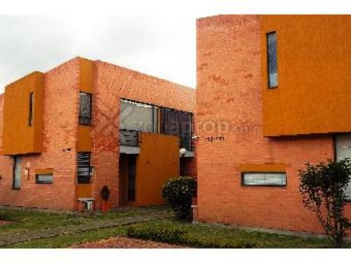 CONJUNTO VALDIVIA  LINDA CASA -DOBLE PARQUEADERO 2 PISOS, 3ALCOBAS 2 BAÑOS  
