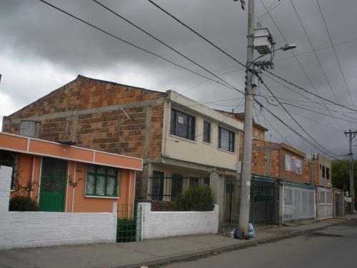 CASA LOTE URBANO   DE 2 PISOS, CADA UNO CON APTOS INDEPENDIENTES 