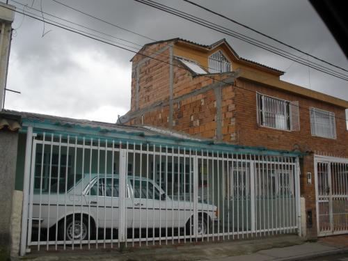 CASA LOTE URBANO EL CAIRO UN PISO 2 FRENTES LOTE DE 182Mteros 