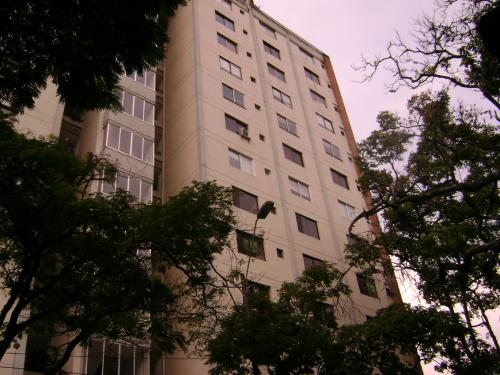 VENDO APARTAMENTO EN EL BARRIO CENTENARIO EN CALI