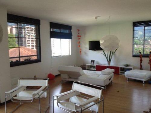 SE VENDE APARTAMENTO EN ENVIGADO DETRÁS DEL COLEGIO CUMBRES