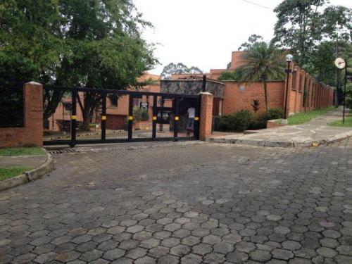 SE VENDE CASA EN EL POBLADO, SECTOR LA CONCHA.