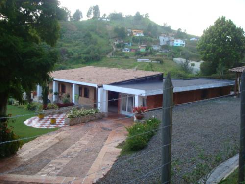 FINCA 0026 GUARNE  VEREDA CHAPARRAL