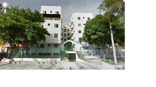 Apto 2do piso, 4 habitaciones, excelente ubicación tres baños