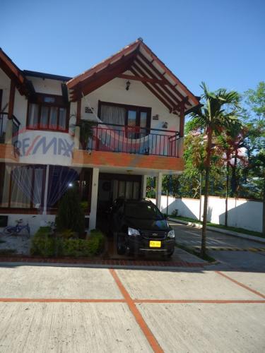 SE VENDE CASA EN CONJUNTO CERRADO SAN ANGEL VILLAVICENCIO.