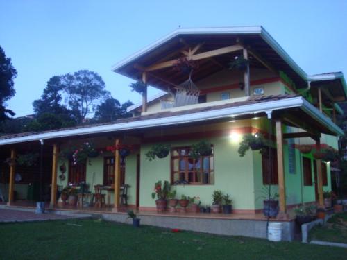 FINCA  0041 GUARNE VEREDA MONTAÑEZ